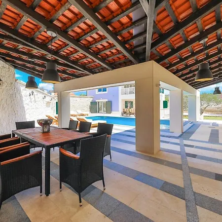 Vranjic Sleeps 8 With Pool Air Con And Wifi فيلة