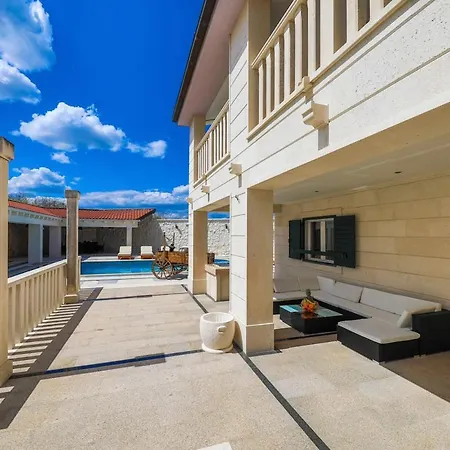 Vranjic Sleeps 8 With Pool Air Con And Wifi سبليت