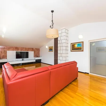 Vranjic Sleeps 8 With Pool Air Con And Wifi Villa *